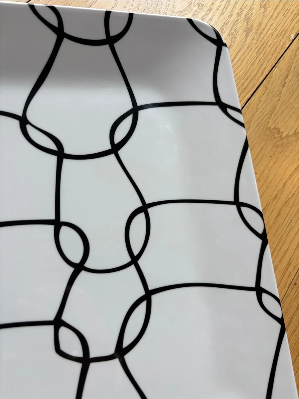United Colors of Benetton White Tray with Black Geometric Loop Pattern